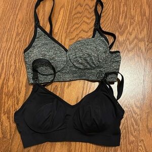 A bundle of 2 Bravado Nursing Bras Sz.S